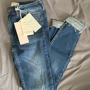 🦋Pull and bear push up skinny jeans. 🦋
